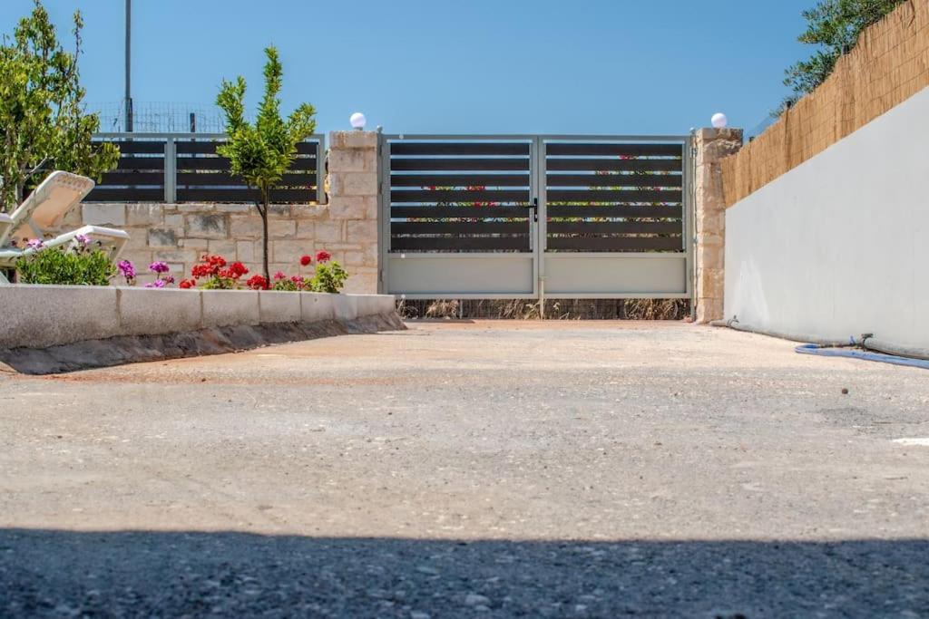 Md Residence Near The Beach W Bbq And Private Parking แอร์ซอนิสซอส ภายนอก รูปภาพ